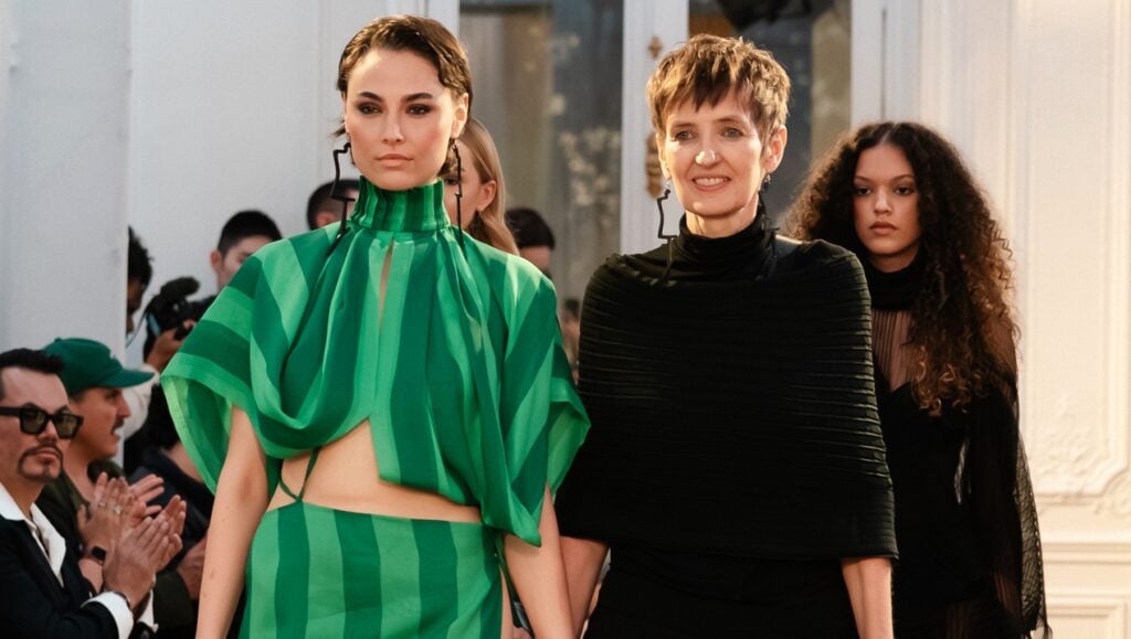 Und Museumsverein Eibiswald: Modenschau mit eleganten Outfits und stilvollem Publikum.